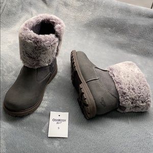 Little Girl’s Carter’s Gray Faux Fur Boots - sz 9